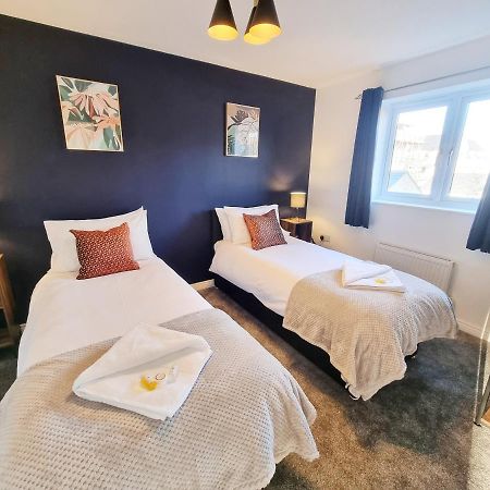Stylish 3 Bedrooms & 2 Bathrooms House, Free Parking On Premises! Cambridge  Ngoại thất bức ảnh