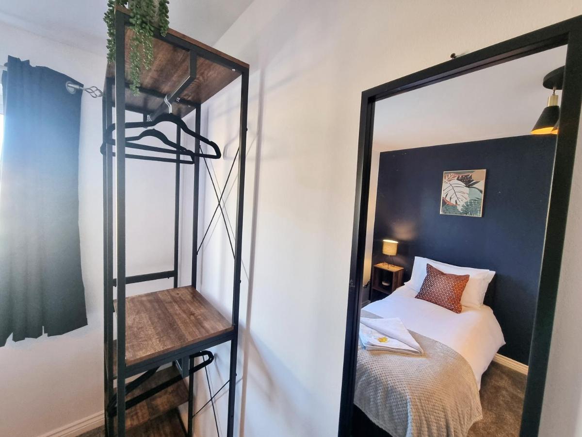 Stylish 3 Bedrooms & 2 Bathrooms House, Free Parking On Premises! Cambridge  Ngoại thất bức ảnh