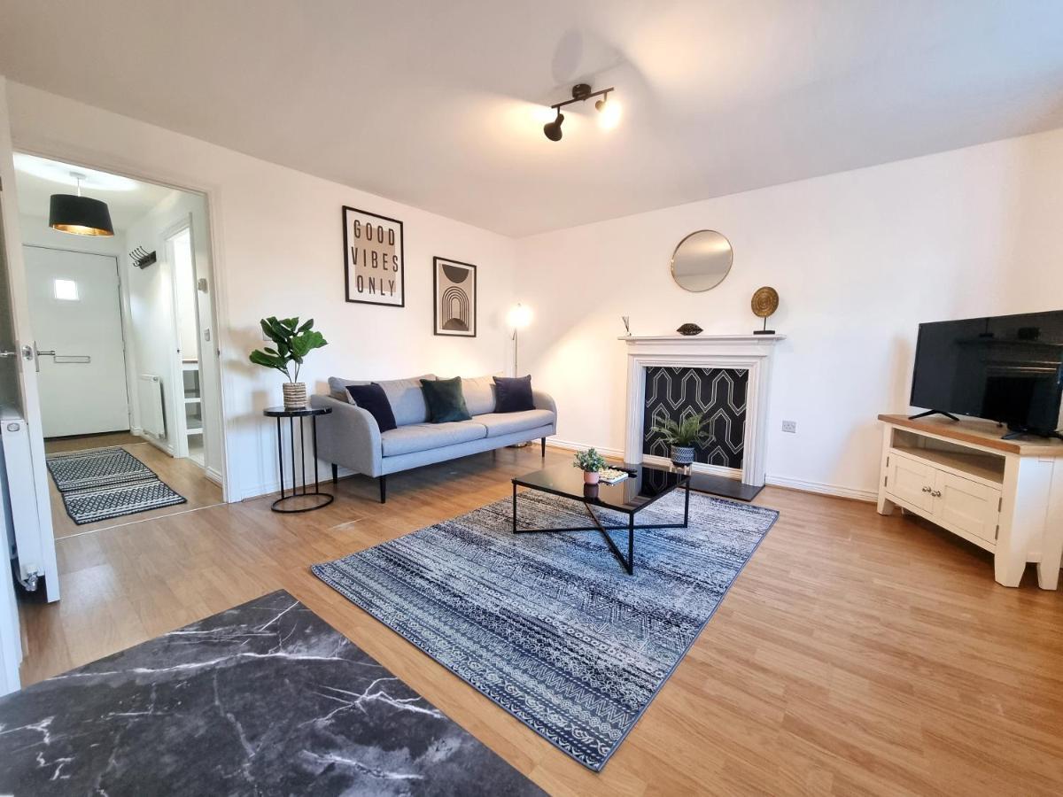 Stylish 3 Bedrooms & 2 Bathrooms House, Free Parking On Premises! Cambridge  Ngoại thất bức ảnh