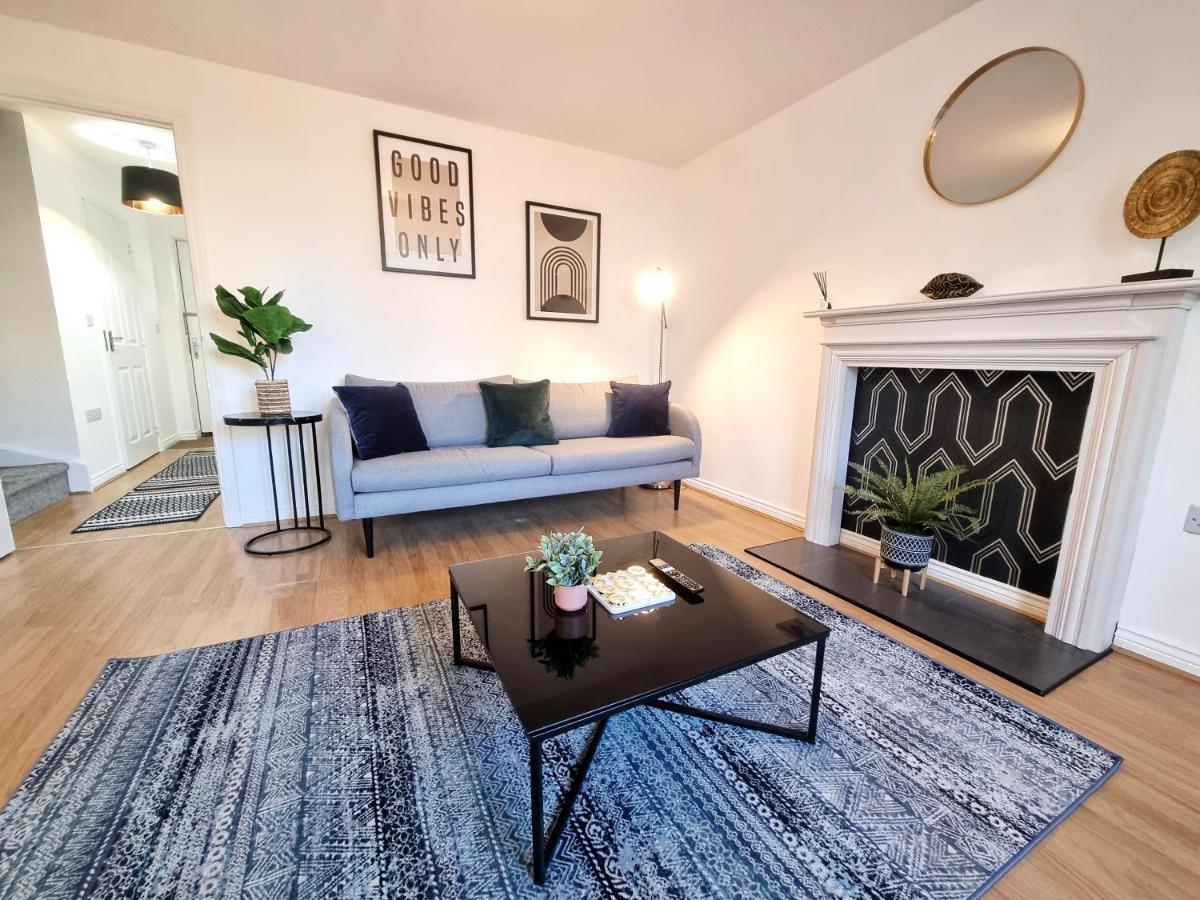 Stylish 3 Bedrooms & 2 Bathrooms House, Free Parking On Premises! Cambridge  Ngoại thất bức ảnh