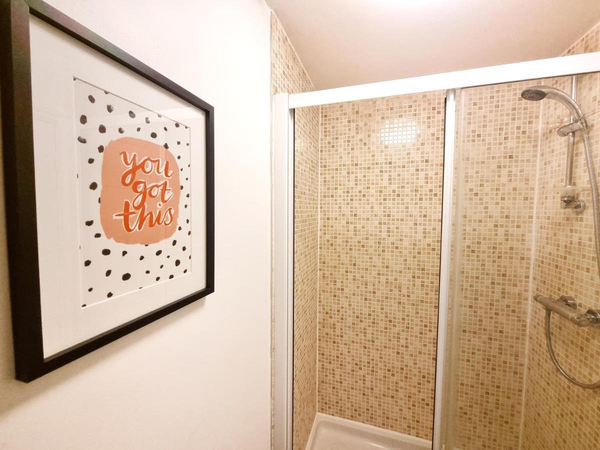 Stylish 3 Bedrooms & 2 Bathrooms House, Free Parking On Premises! Cambridge  Ngoại thất bức ảnh