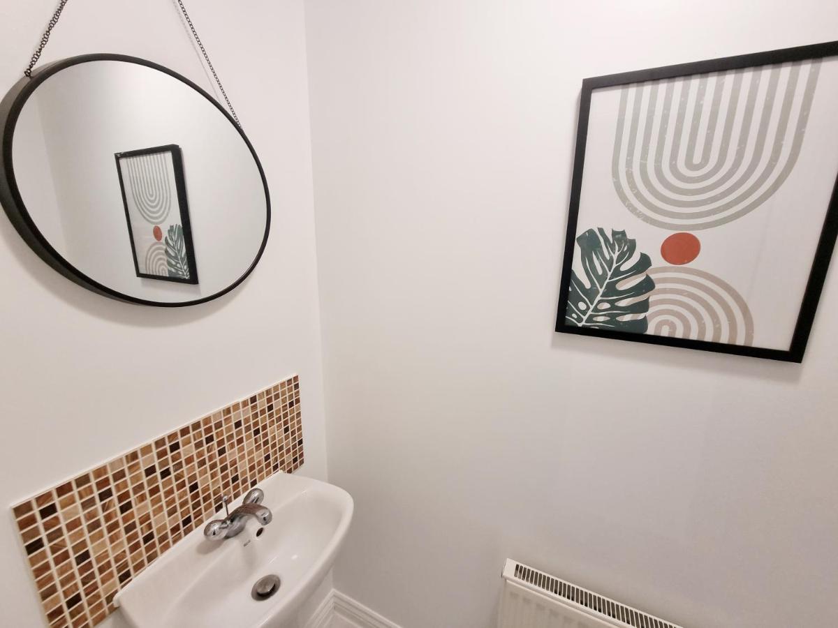 Stylish 3 Bedrooms & 2 Bathrooms House, Free Parking On Premises! Cambridge  Ngoại thất bức ảnh