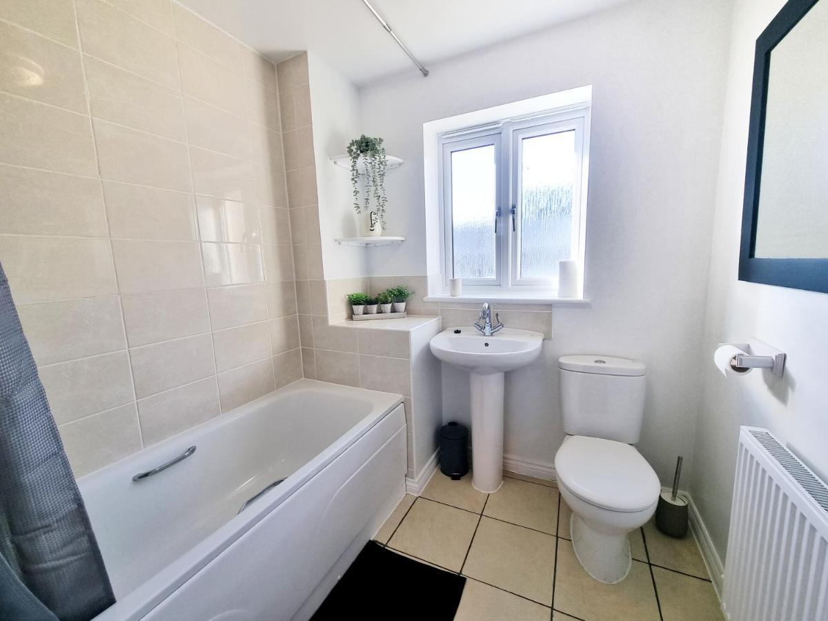 Stylish 3 Bedrooms & 2 Bathrooms House, Free Parking On Premises! Cambridge  Ngoại thất bức ảnh