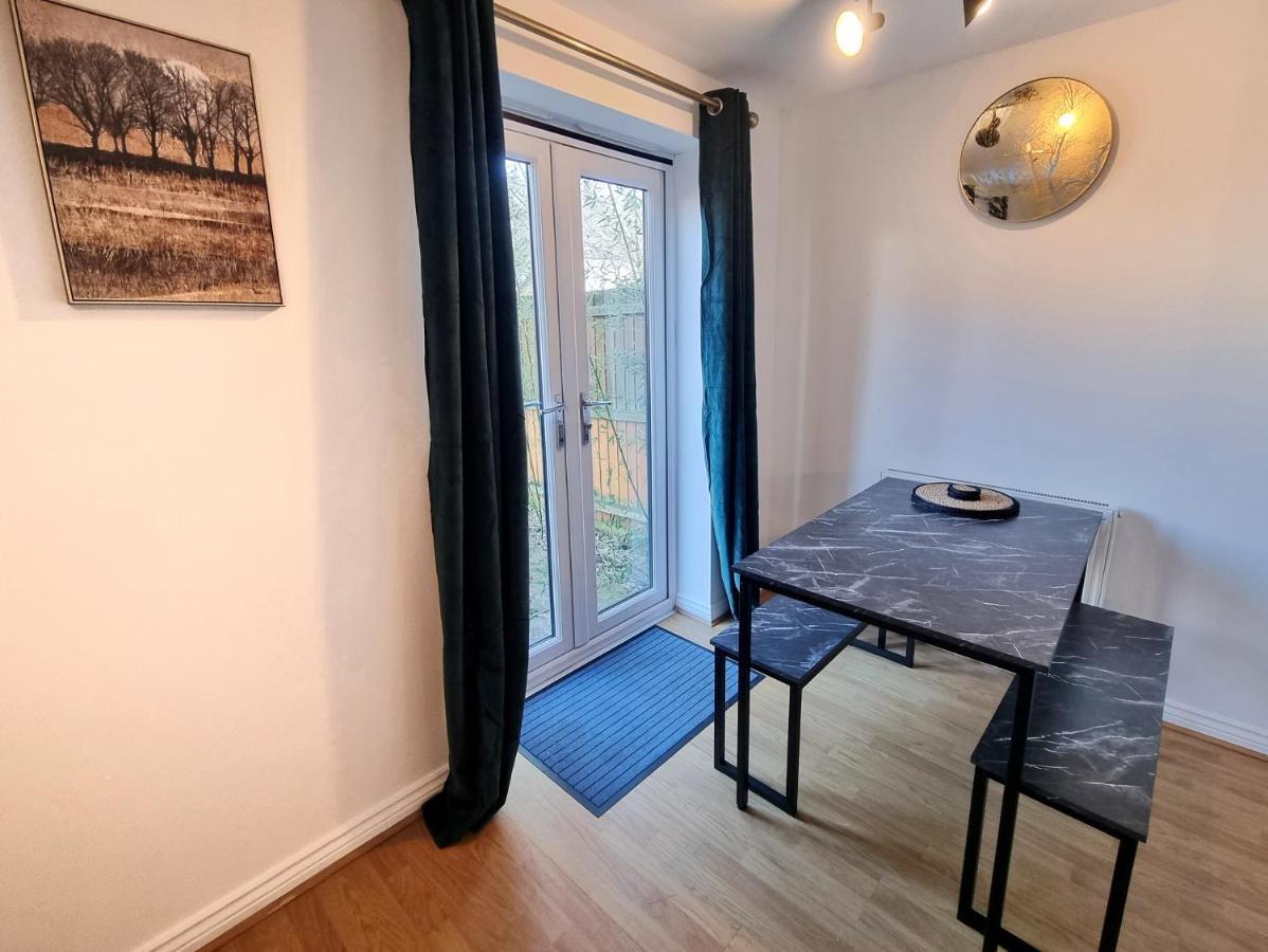 Stylish 3 Bedrooms & 2 Bathrooms House, Free Parking On Premises! Cambridge  Ngoại thất bức ảnh